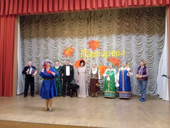Для жителей геронтологического центра «Тропарево» волонтеры организовали осенний концерт