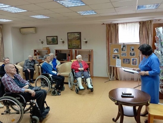 Жителей геронтологического центра «Тропарево» познакомили с творчеством Евгения Евстигнеева