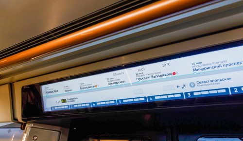 В поездах на «оранжевой» ветке метро установили навигационные экраны