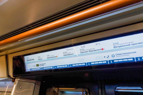 В поездах на «оранжевой» ветке метро установили навигационные экраны