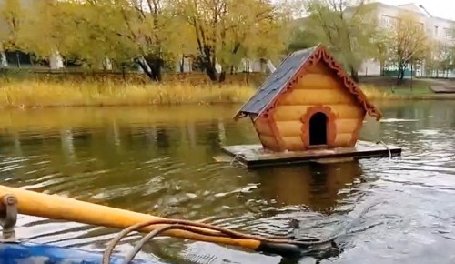 Демонтаж утиных домиков на Коньковских прудах