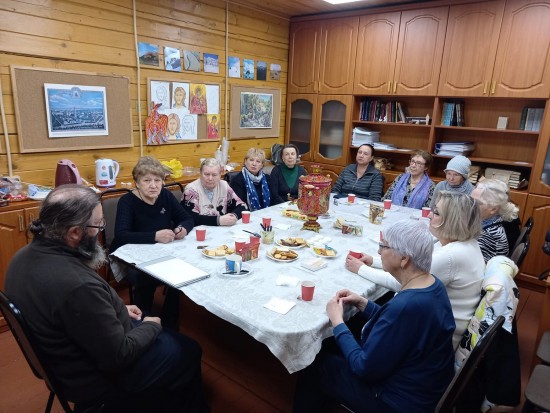 В храме всех преподобных отцев Киево-Печерских провели беседу «У самовара»