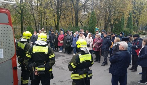Жители Котловки ближе узнали работу спасателей