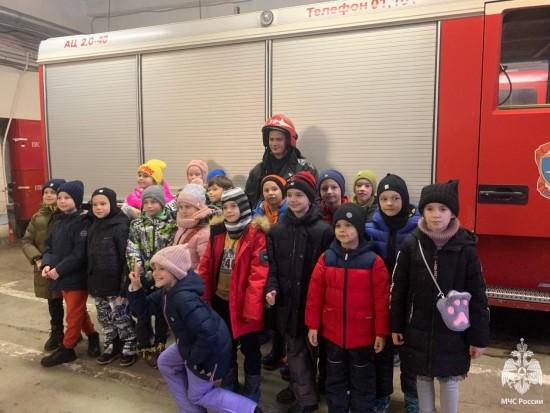 Пожарными 38 ПСЧ Управления по ЮЗАО г. Москвы была проведена экскурсия для школьников