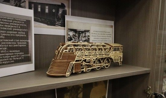 В библиотеке №170 открылась выставка моделей паровозов