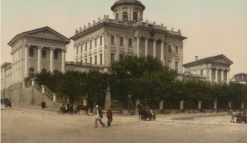 Дворец пионеров приглашает на цикл онлайн-лекций «Москва на старых открытках»