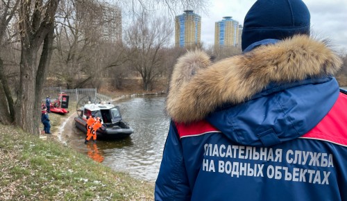Обманчивый лед. Московские спасатели продемонстрировали технику для помощи пострадавшим на воде