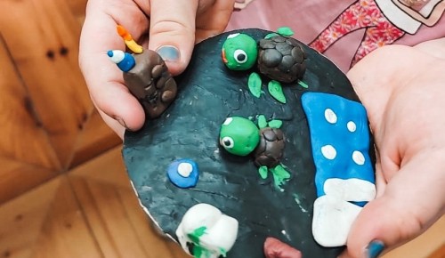 Воронцовский парк проводит бесплатные занятия для детей по рисованию и лепке