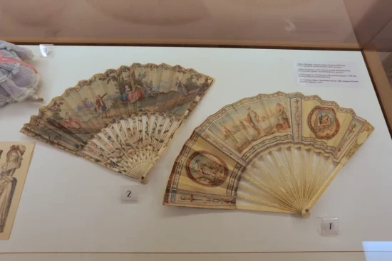 В усадьбе Воронцово устроят приуроченный к празднику мастер-класс «Веер для мамы»