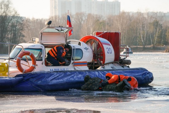 Более 20 судов на воздушной подушке будут патрулировать столичные водоемы зимой