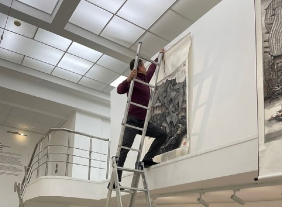 В галерее «Беляево» готовятся к открытию выставки «Станковая графика Москвы и скульптура малых форм»