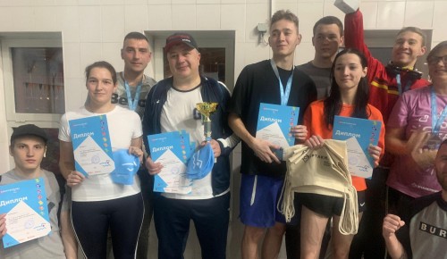 Команда Гагаринского района победила на соревнованиях по плаванию для взрослых