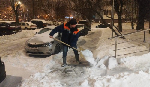 «Жилищник района Черемушки» рассказал, как проводится уборка спортивных площадок зимой