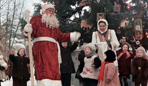 Главархив запустил новую онлайн-выставку «Российский сказочный персонаж Дед Мороз»