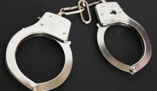 В Зюзине полицейские задержали подозрительного мужчину с наркотиками