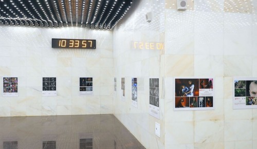 На эскалаторной галерее на Воробьевых горах открылась выставка фотографий о жизни маломобильных граждан