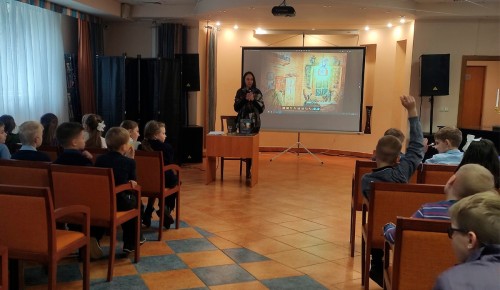 Воспитанники школы №626 пообщались с детской писательницей Татьяной Крыловой