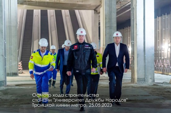 Собянин: Станцию Троицкой линии метро украсило уникальное мозаичное панно