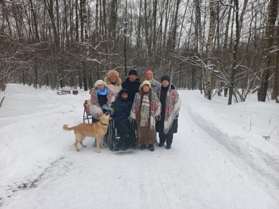 Для жителей геронтологического центра «Тропарёво» организовали эко-прогулку и зимнюю фотосессию