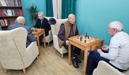 Популярно среди жителей старшего возраста. В ЦМД «Академический» открыт шахматный клуб