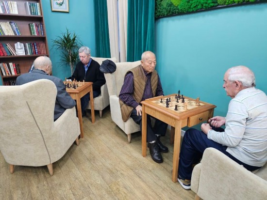 Популярно среди жителей старшего возраста. В ЦМД «Академический» открыт шахматный клуб