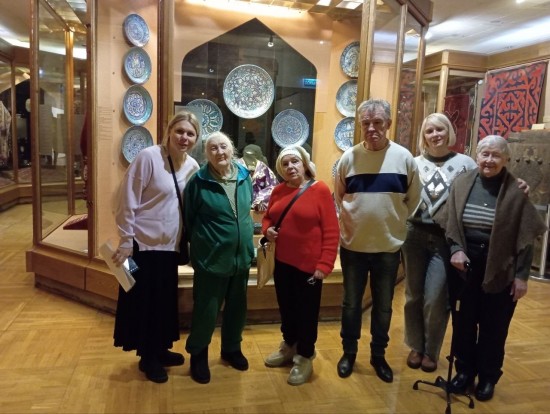 Для жителей геронтологического центра «Тропарево» организовали экскурсию в Государственный музей Востока