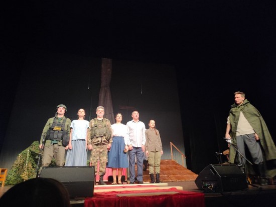 Воспитанники Воскресной школы Черемушек посетили спектакль «Теркин жив»
