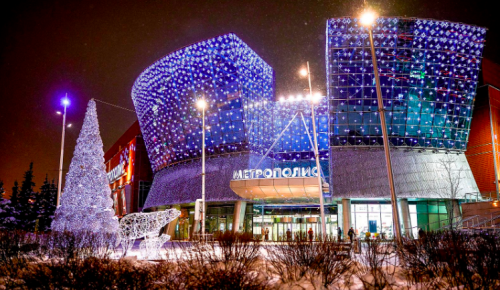 Собянин: Торговые центры и рестораны Москвы украсили гирляндами и инсталляциями