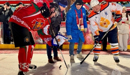 В Москве состоялся хоккейный матч между сборными МЧС России и МЧС Беларуси