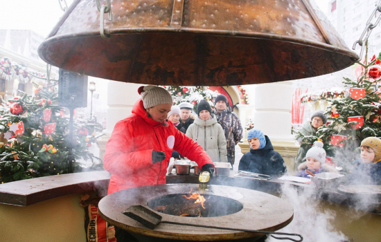 Гостей фестиваля «Путешествие в Рождество» в Северном Бутове научат готовить «Оливье» и московские плюшки 