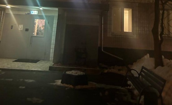 На ул. Айвазовского 22-летнюю женщину вытолкнули из окна пятого этажа