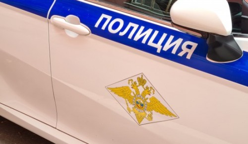 На ул. Адмирала Лазарева полицейские задержали агрессивного прохожего с наркотиками