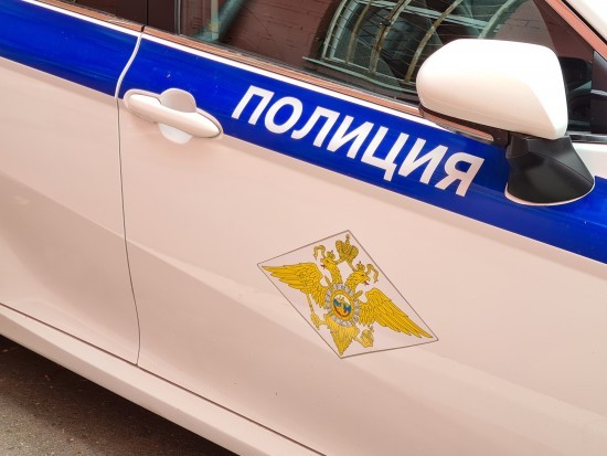 На ул. Адмирала Лазарева полицейские задержали агрессивного прохожего с наркотиками