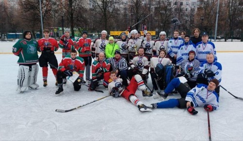В Черемушках провели праздничные соревнования по хоккею