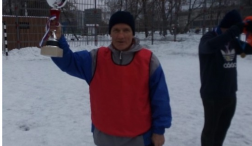 В Академическом районе провели новогодний турнир по мини-футболу на снегу