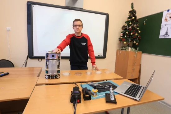 Искусственный ассистент. Созданный школьником из ЮЗАО робот облегчит работу ученых
