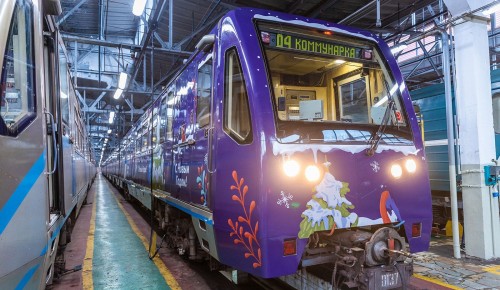 Пассажиры Калужско-Рижской линии могут прокатиться на новогоднем поезде