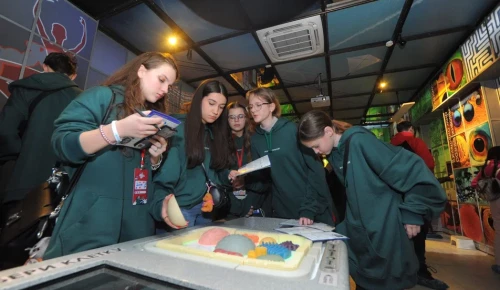 Путешествие в науку. Луганские школьники провели экскурсионный день в Дарвиновском музее