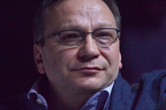 Кинорежиссер Игорь Угольников поддержал решение президента участвовать в мартовских выборах