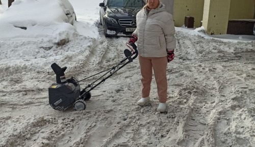 Активисты Конькова поучаствовали в уборке снега