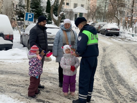 В ЮЗАО столицы инспекторы ГИБДД провели профилактическое мероприятие «Маленький пешеход»