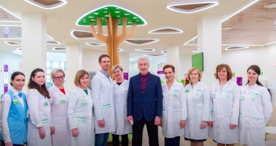 Собянин продлил программу обеспечения медработников форменной одеждой