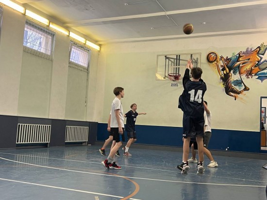 Сборная школы №2115 успешно выступила в соревнованиях по баскетболу в рамках всероссийского проекта «Вызов первых»
