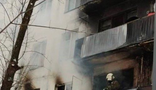 Два человека погибли при пожаре в доме на ул. Большой Юшуньской