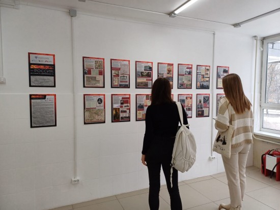 В выставочном зале Варги открыли экспозицию «Донбасс-Россия: история и современность»