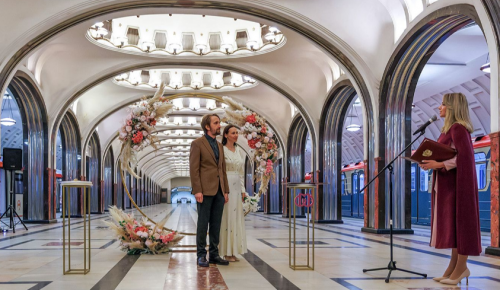 Анастасия Ракова рассказала о первых парах, поженившихся на станции метро «Маяковская» в 2024 году 