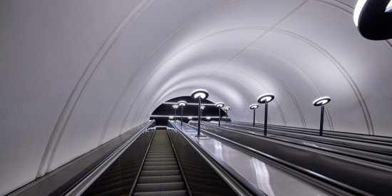На станции метро «Улица Горчакова» закрыли на ремонт эскалатор