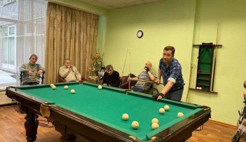 В геронтологическом центре «Тропарево» провели турнир по бильярду