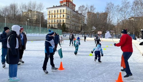 В Черемушках прошло соревнование «Лёд надежды нашей»