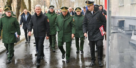 Собянин и Шойгу встретились с контрактниками в едином пункте отбора на военную службу